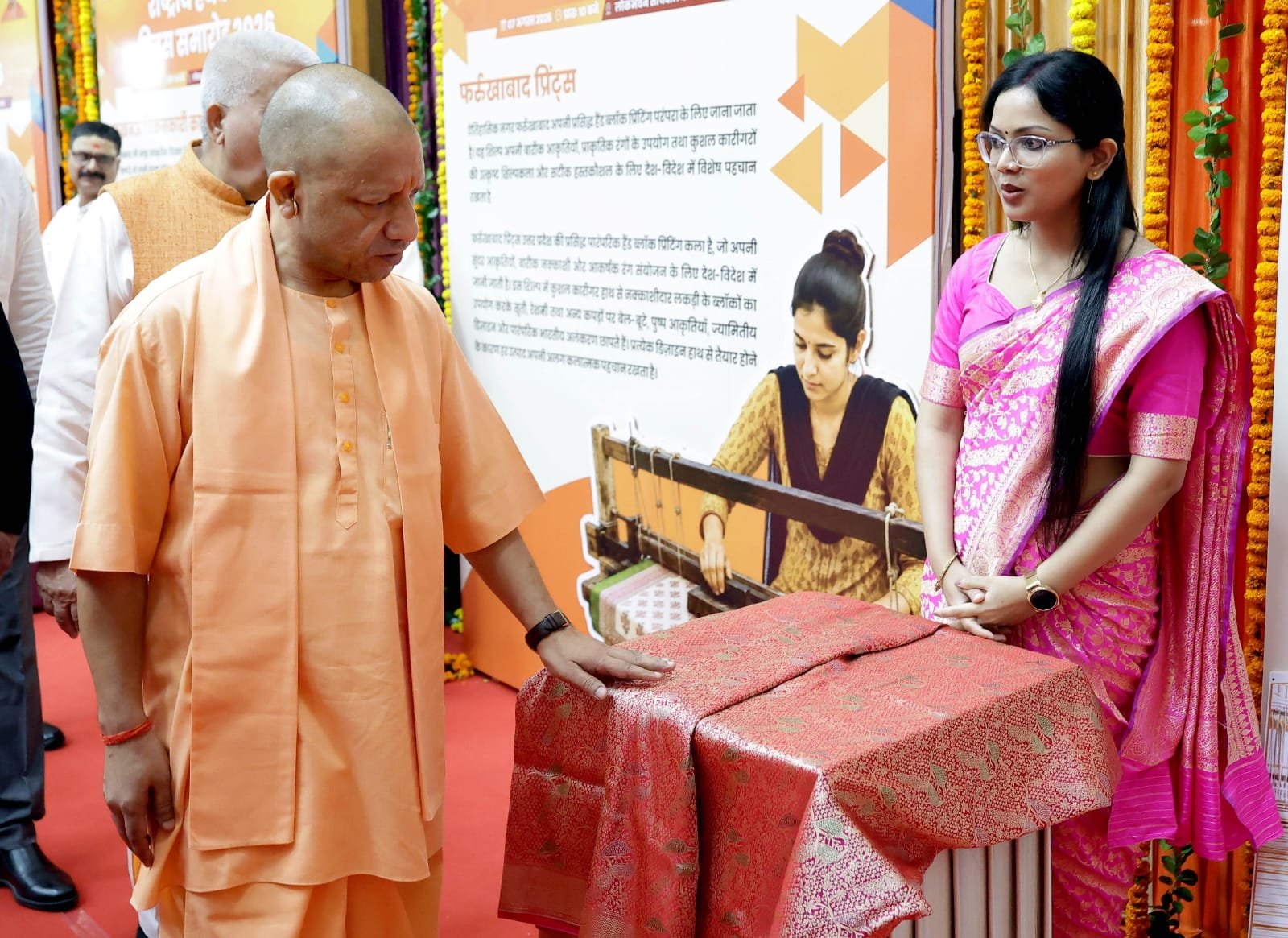 राष्ट्रीय हथकरघा दिवस पर बुनकरों और कारीगरों का सम्मान
