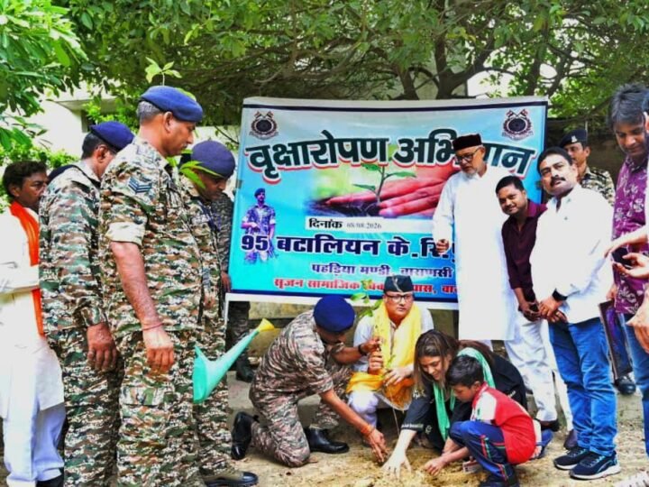 सीआरपीएफ और सृजन न्यास ने किया पौधारोपण
