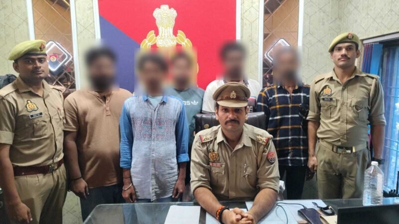 रेलवे लाइन किनारे जुआ खेल रहे पांच गिरफ्तार, 3,470 रुपये बरामद