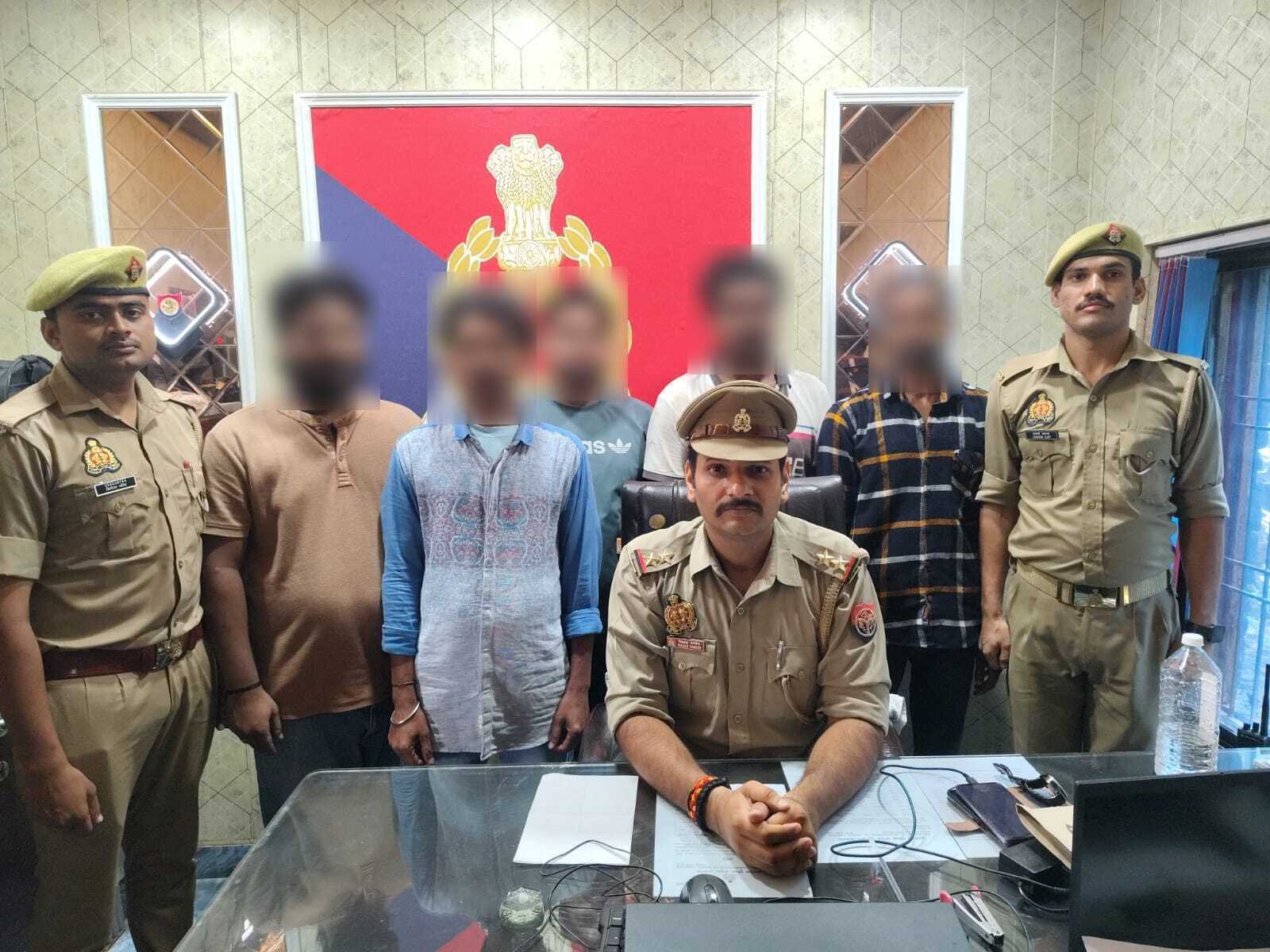 रेलवे लाइन किनारे जुआ खेल रहे पांच गिरफ्तार, 3,470 रुपये बरामद