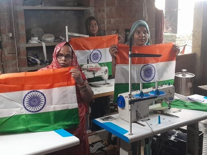 घर-घर तिरंगा पहुंचाएंगी काशी की 800 महिलाएं