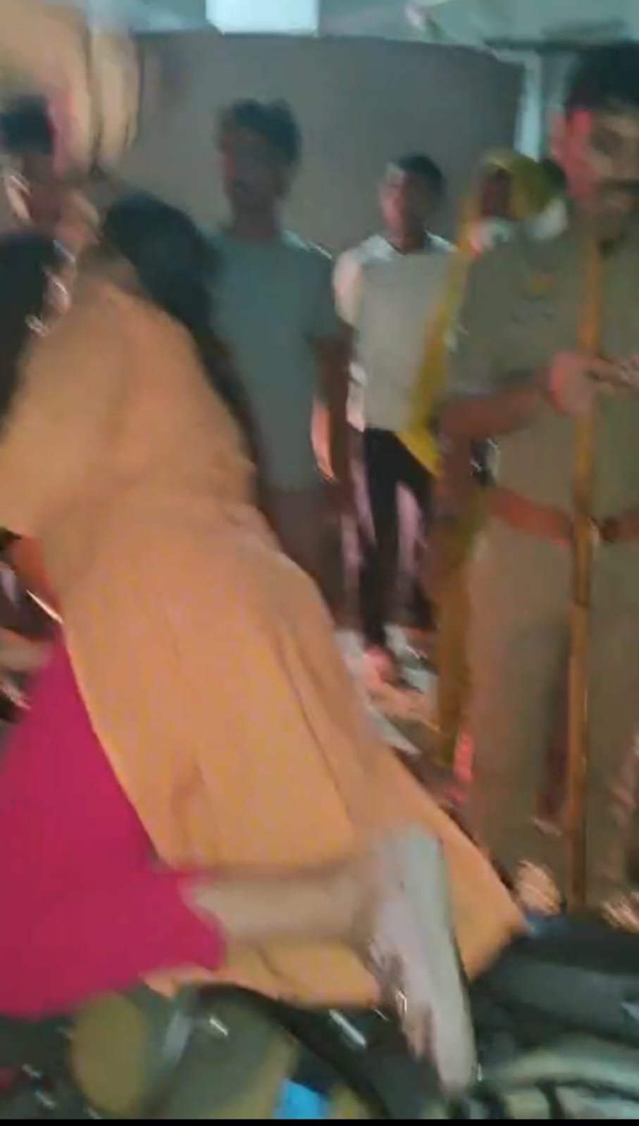 शराब के नशे में सिपाही पर ग्रामीण को थार से कुचलने का आरोप, हंगामे के बाद पहुंची पुलिस