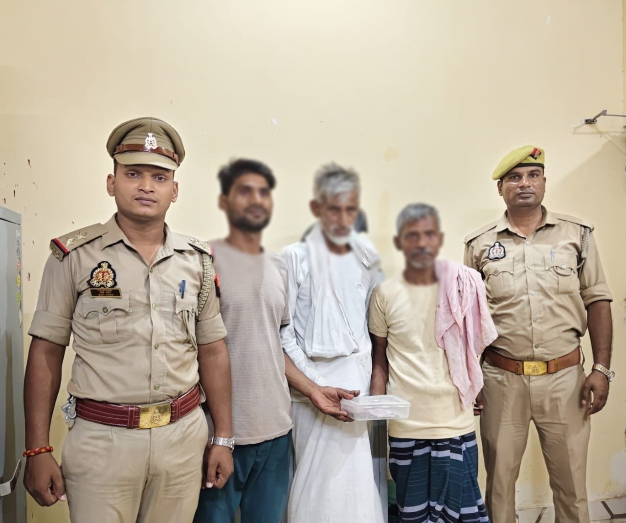लोहता में जुआरियों पर पुलिस का शिकंजा, तीन गिरफ्तार