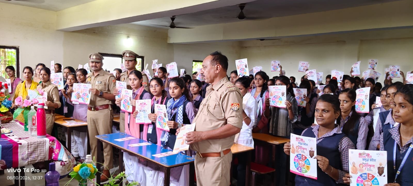 छात्राओं को महिला सुरक्षा और साइबर अपराध से बचाव की दी जानकारी