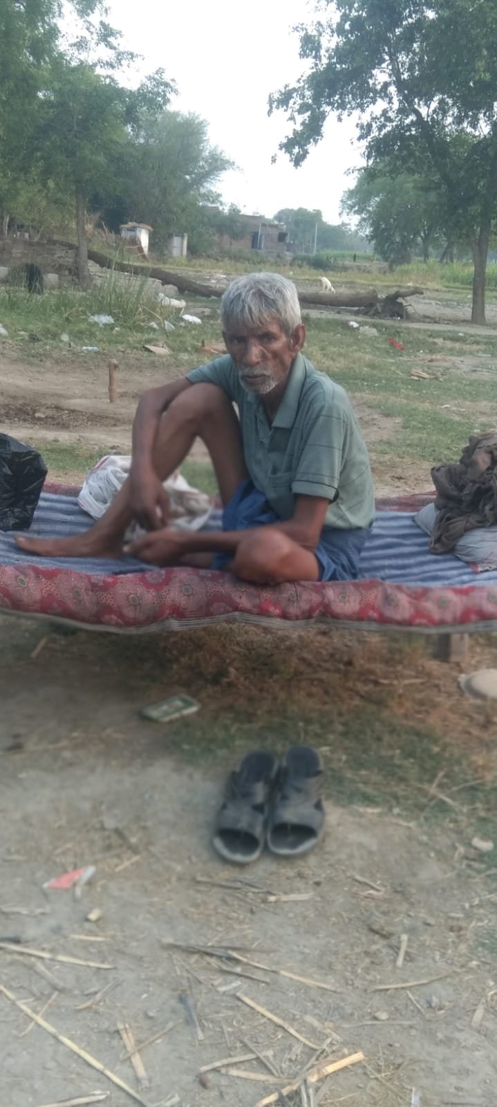 गंगा में कूदे बुजुर्ग, एनडीआरएफ व पुलिस कर रही तलाश