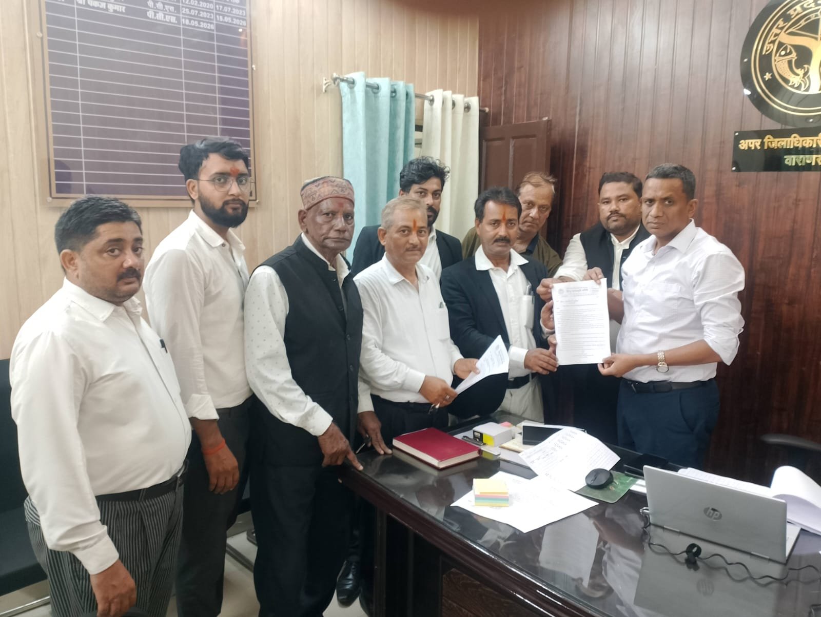 प्लास्टिक के राष्ट्रध्वजों की बिक्री पर रोक की मांग