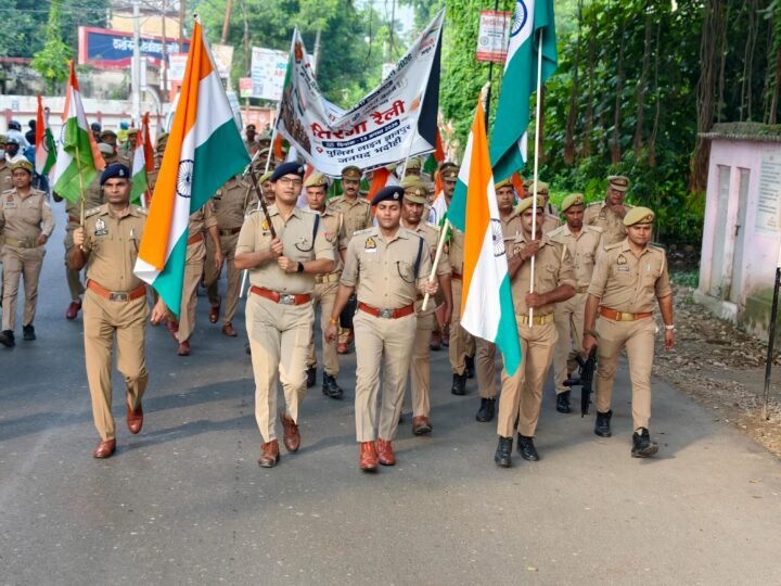 भदोही में निकली भव्य तिरंगा यात्रा