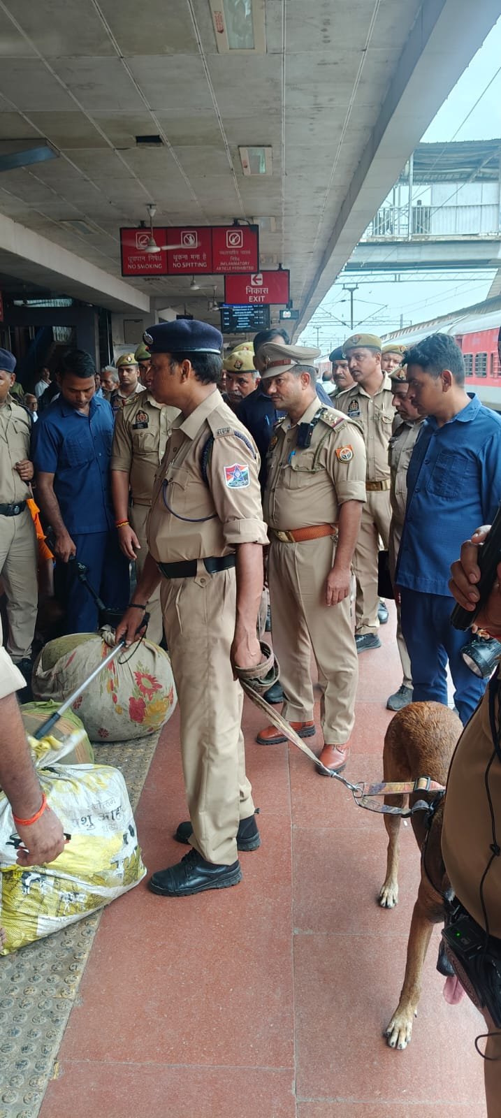 श्रावण मास और स्वतंत्रता दिवस को लेकर कैंट रेलवे स्टेशन पर सघन चेकिंग