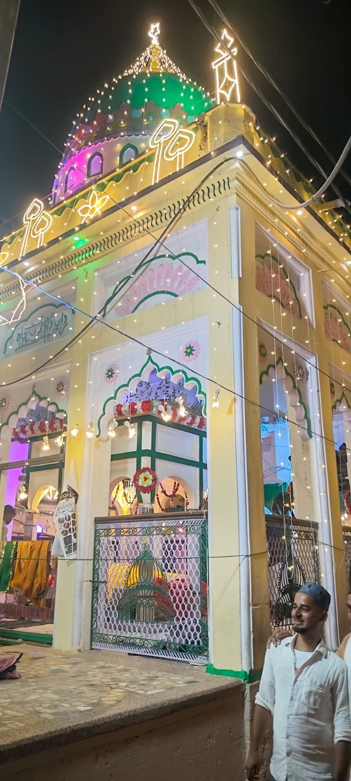 कड़े सुरक्षा इंतजाम के बीच दीवान शाह बाबा का दो दिवसीय उर्स शुरू