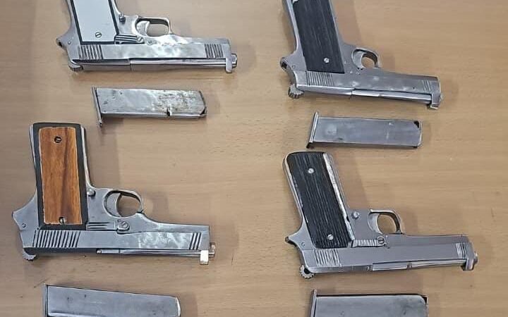 चार पिस्टल और मैगजीन के साथ हथियार तस्कर गिरोह का सदस्य गिरफ्तार