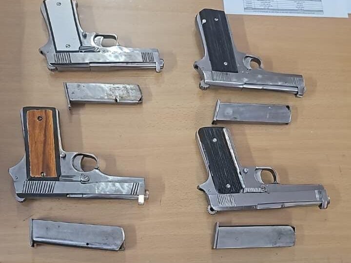 चार पिस्टल और मैगजीन के साथ हथियार तस्कर गिरोह का सदस्य गिरफ्तार