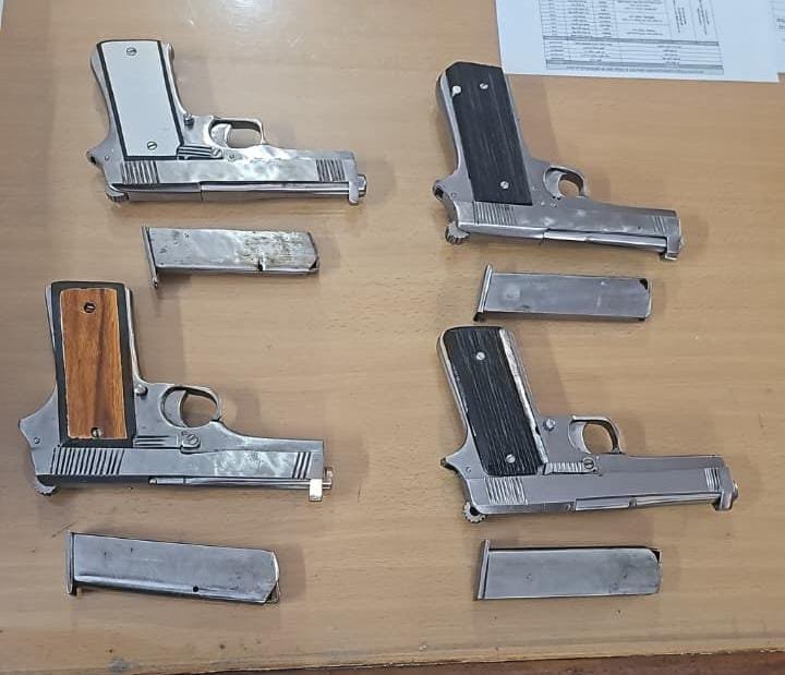 चार पिस्टल और मैगजीन के साथ हथियार तस्कर गिरोह का सदस्य गिरफ्तार