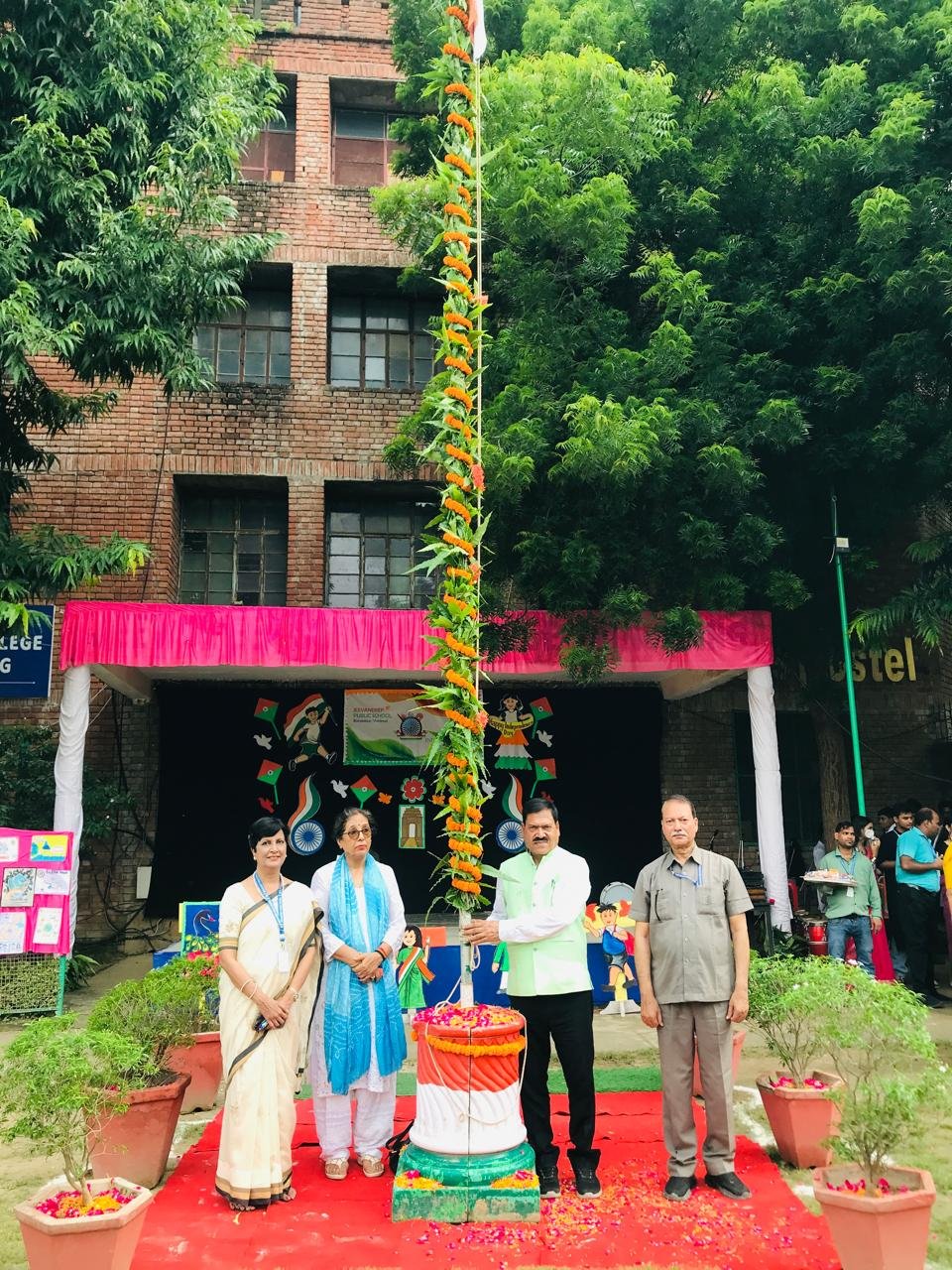 जीवनदीप पब्लिक स्कूल में हर्षोल्लास से मनाया गया स्वतंत्रता दिवस