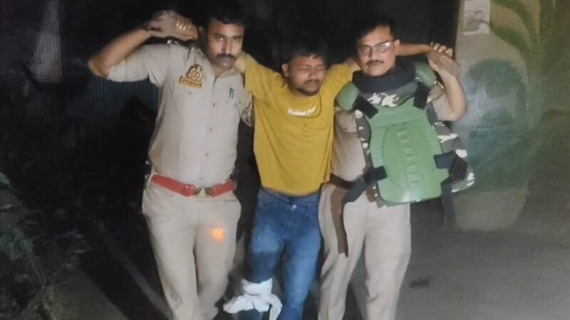 चेन स्नेचरों से पुलिस की मुठभेड़, एक के पैर में लगी गोली