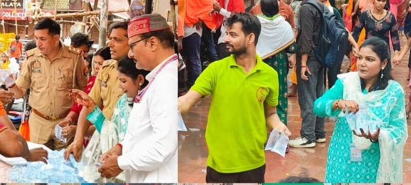 सावन के तीसरे सोमवार पर श्रद्धालुओं को बांटा शीतल जल