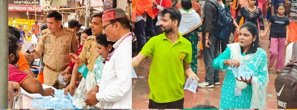 सावन के तीसरे सोमवार पर श्रद्धालुओं को बांटा शीतल जल