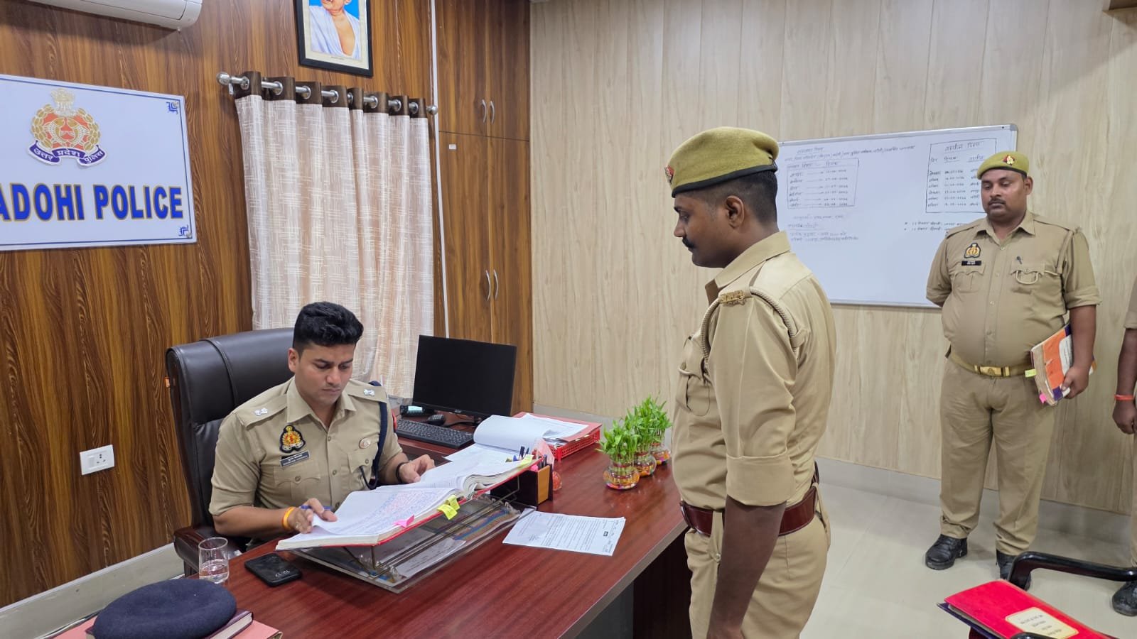 भदोही में त्योहार रजिस्टर की जांच, लंबित विवेचनाओं के निस्तारण पर जोर