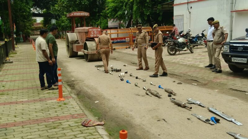 रोड रोलर चलाकर अवैध साइलेंसर, प्रेशर हॉर्न और हूटर-सायरन किया गया नष्ट