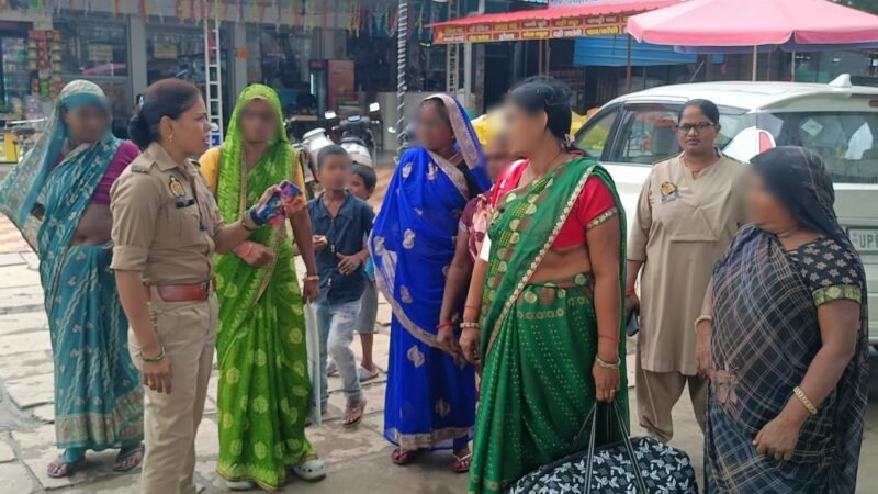 महिलाओं और बालिकाओं को किया जागरूक