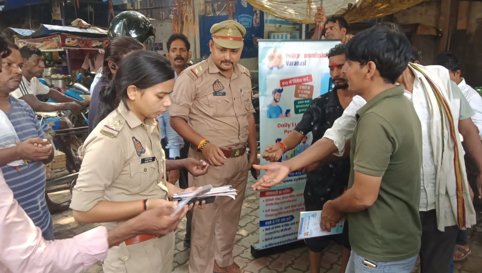 साइबर जागरूकता अभियान में पुलिस ने लोगों को किया जागरूक, डिजिटल ठगी से बचाव के बताए उपाय