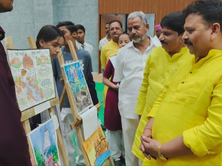 काशी सांसद स्केचिंग, पेंटिंग व फोटोग्राफी प्रतियोगिता का भव्य समापन