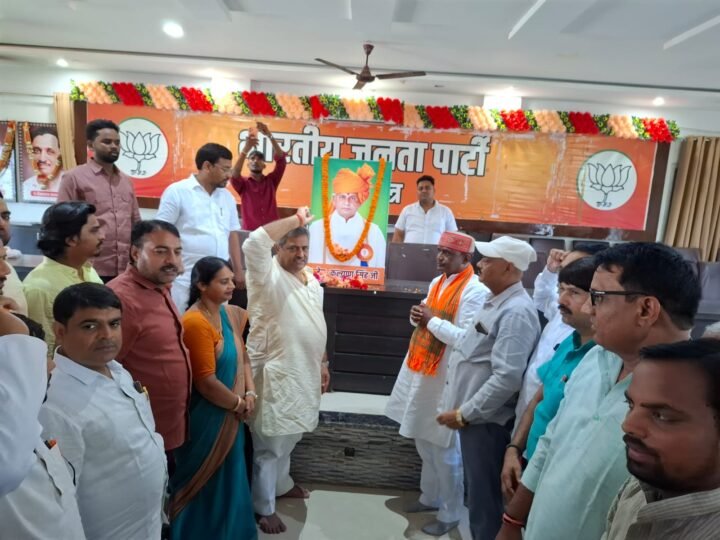 कल्याण सिंह की पुण्यतिथि पर पुष्प अर्पित कर दी श्रद्धांजलि