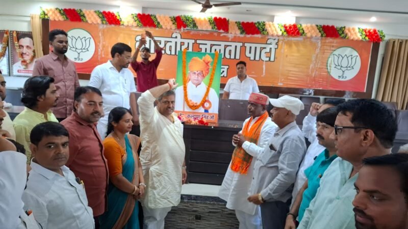 कल्याण सिंह की पुण्यतिथि पर पुष्प अर्पित कर दी श्रद्धांजलि