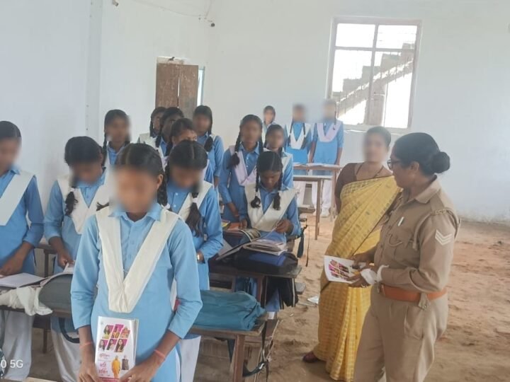 भदोही : महिलाओं और बालिकाओं को किया गया जागरूक