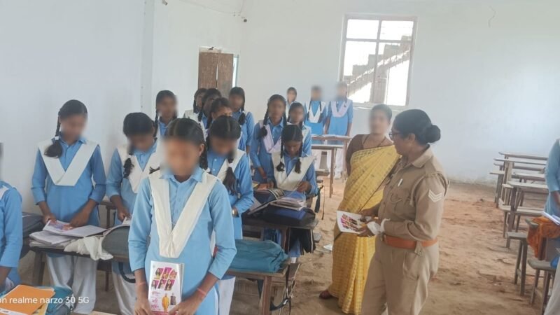 भदोही : महिलाओं और बालिकाओं को किया गया जागरूक