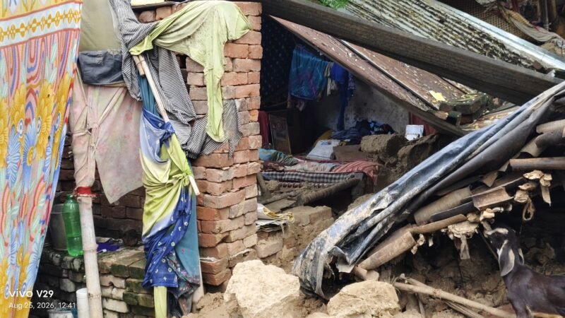 मिट्टी का घर गिरने से पति-पत्नी घायल