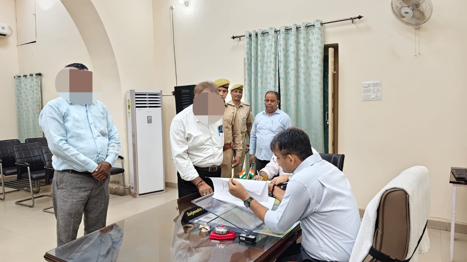 फरियादियों की समस्याओं के शीघ्र निस्तारण का डीएम ने दिया निर्देश