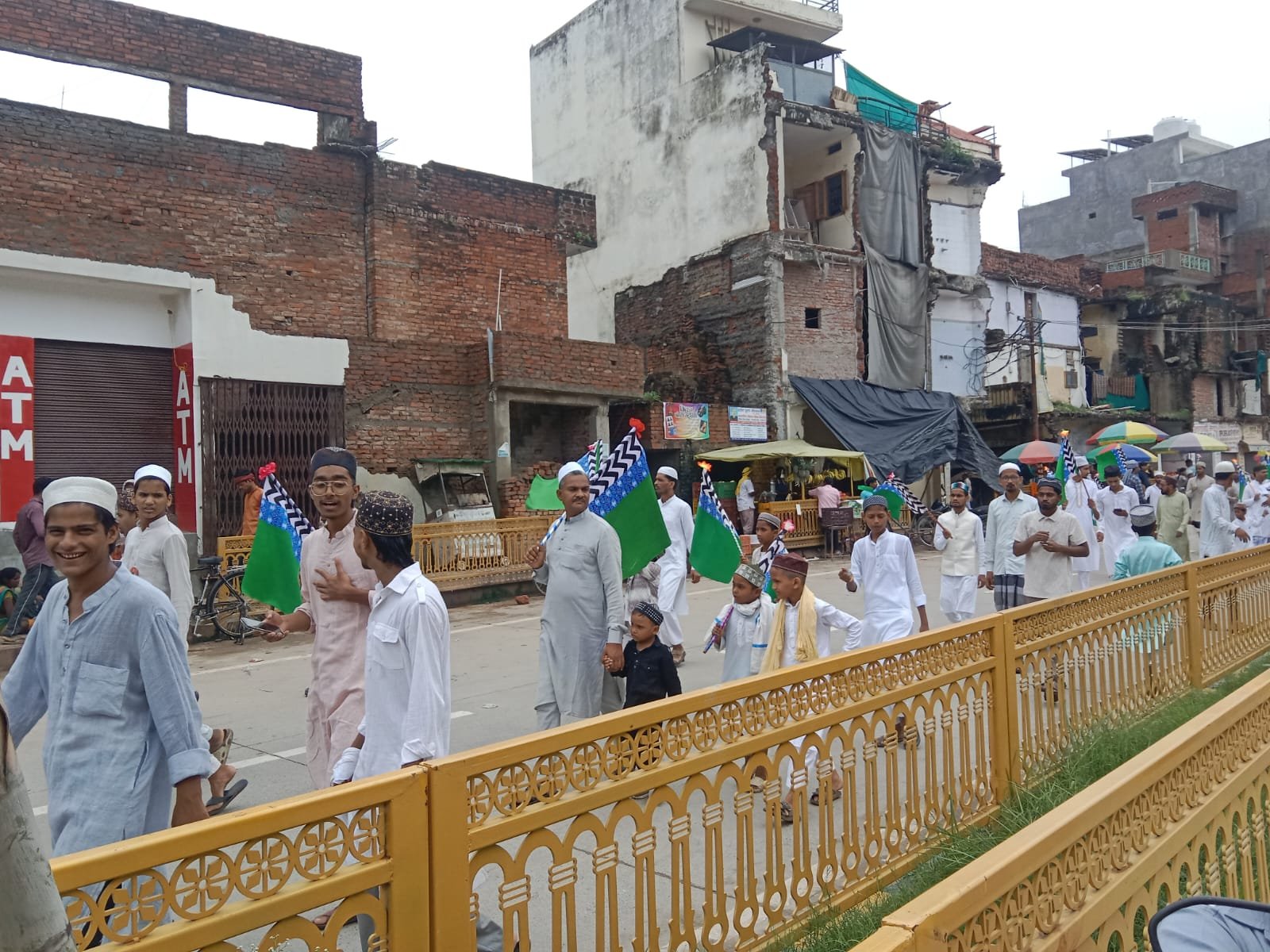 लोहता, बनकट और मंगलपुर में अकीदत के साथ मना बारावफात पर्व