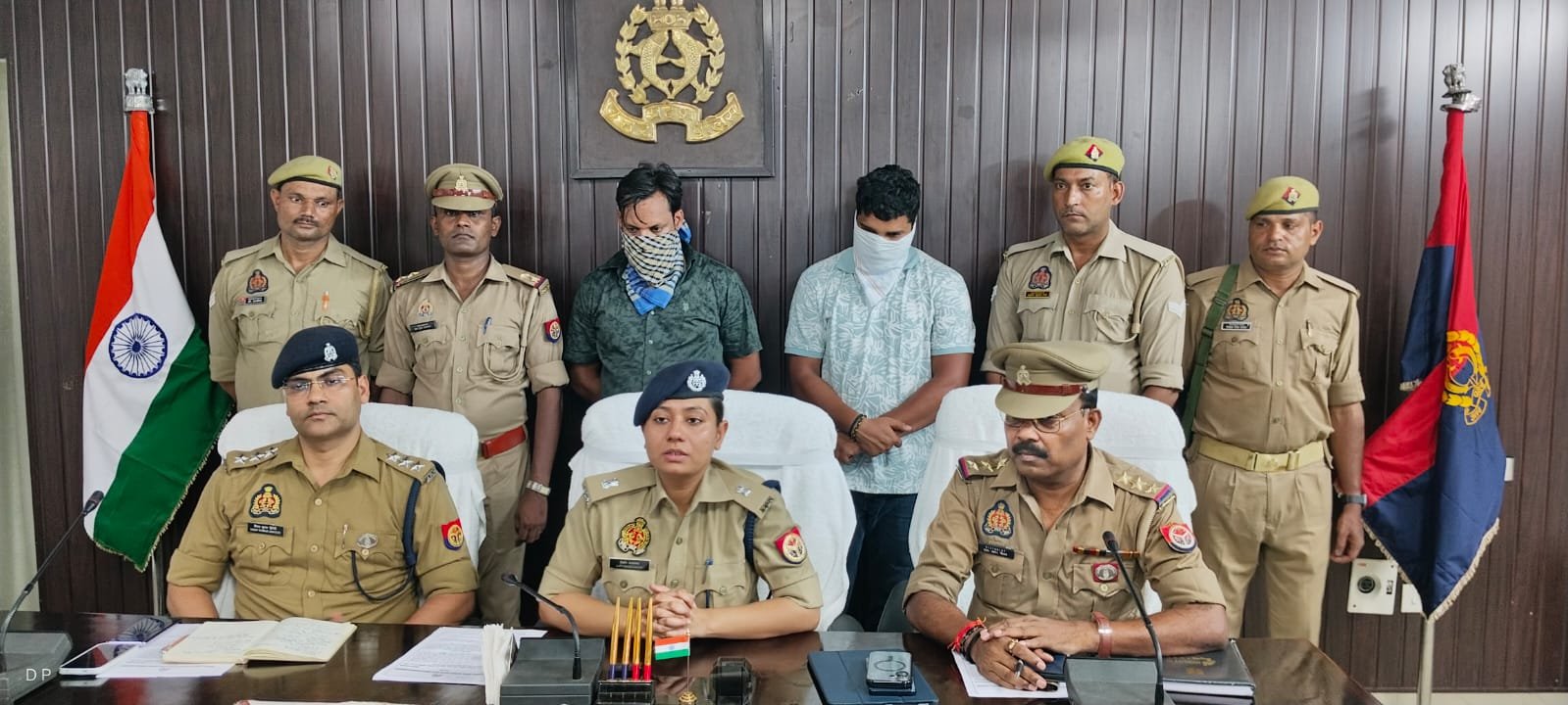 चोलापुर में हत्या के मामले में दो आरोपी गिरफ्तार, लाठी बरामद