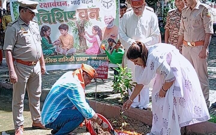 शिवाजी नगर पार्क में बनी रक्षाबंधन वाटिका, बहनों ने जवानों को बांधी राखी
