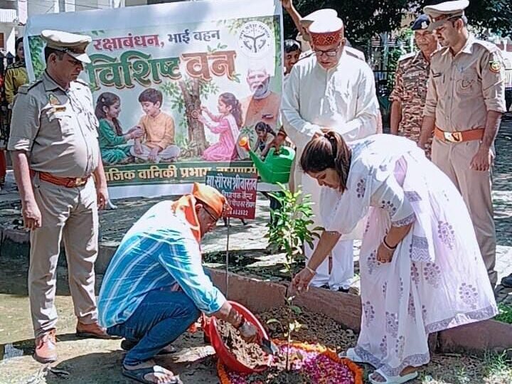 शिवाजी नगर पार्क में बनी रक्षाबंधन वाटिका, बहनों ने जवानों को बांधी राखी