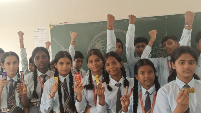 वाराणसी: आरएस शिवमूर्ति पब्लिक स्कूल में हर्षोल्लास से मनाया गया रक्षाबंधन