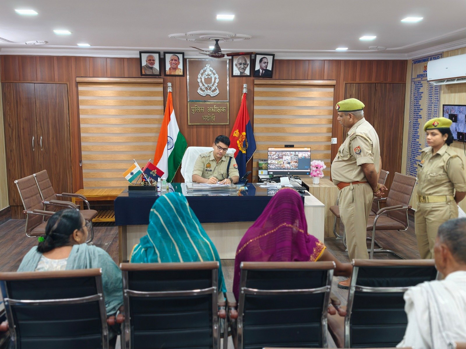 भदोहीः पुलिस अधीक्षक ने जनसुनवाई में शिकायतों के त्वरित निस्तारण के दिए निर्देश
