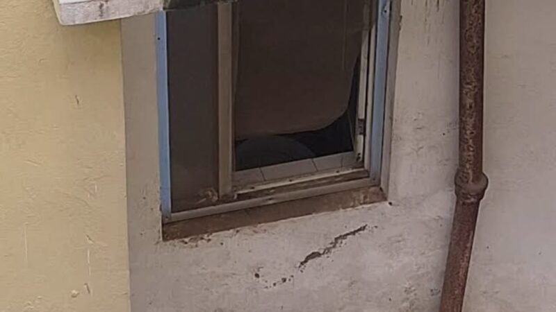 अस्पताल की खिड़की तोड़कर  मुठभेड़ में घायल हिस्ट्रीशीटर फरार, पुलिस महकमे में हड़कंप