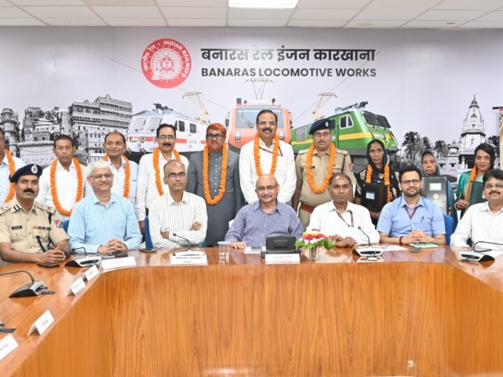 बरेका में 12 सेवानिवृत्त अधिकारी-कर्मचारियों को भावभीनी विदाई, महाप्रबंधक ने दिया स्वस्थ जीवन का संदेश*
