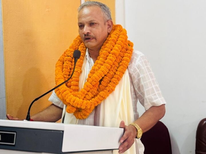 21 वर्षों की सेवा के बाद सेवानिवृत्त हुए प्रयोगशाला सहायक मुरलीधर गिरी, भावभीनी विदाई
