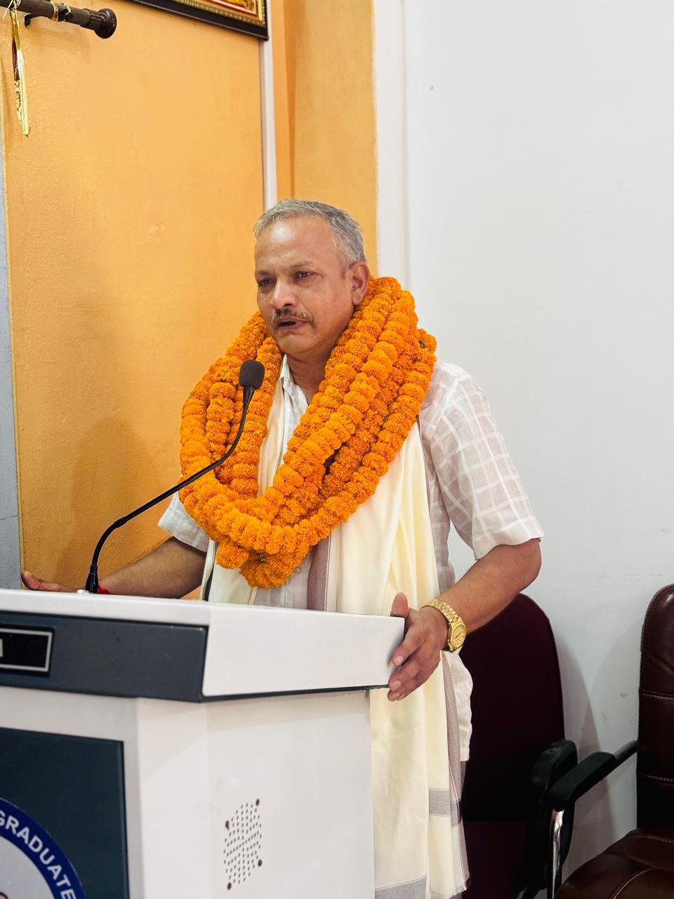 21 वर्षों की सेवा के बाद सेवानिवृत्त हुए प्रयोगशाला सहायक मुरलीधर गिरी, भावभीनी विदाई