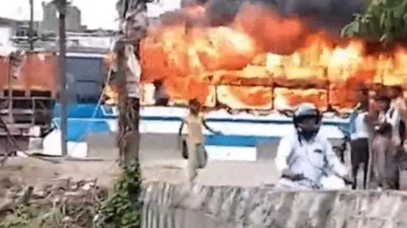 सड़क हादसे के बाद बवाल, 10 वाहन फूंके