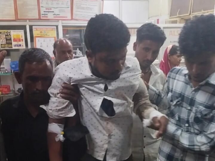 ट्रक-कार भिड़ंत में आठ घायल, दो गंभीर