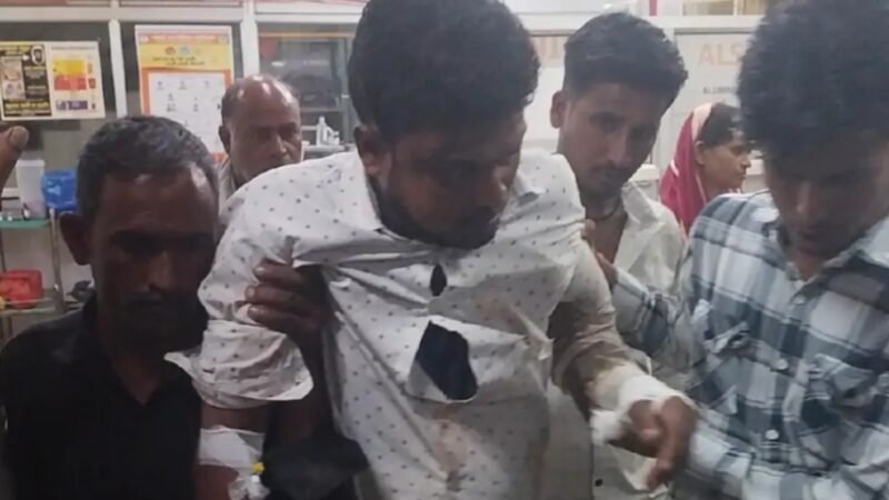 ट्रक-कार भिड़ंत में आठ घायल, दो गंभीर