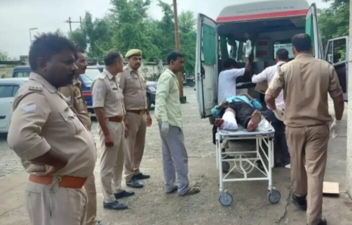 पूर्वांचल एक्सप्रेस-वे पर बस को ट्रक ने मारी टक्कर, 3 की मौत