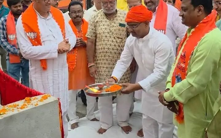मालवीय बाग में 20.78 लाख से सड़क मरम्मत का शिलान्यास
