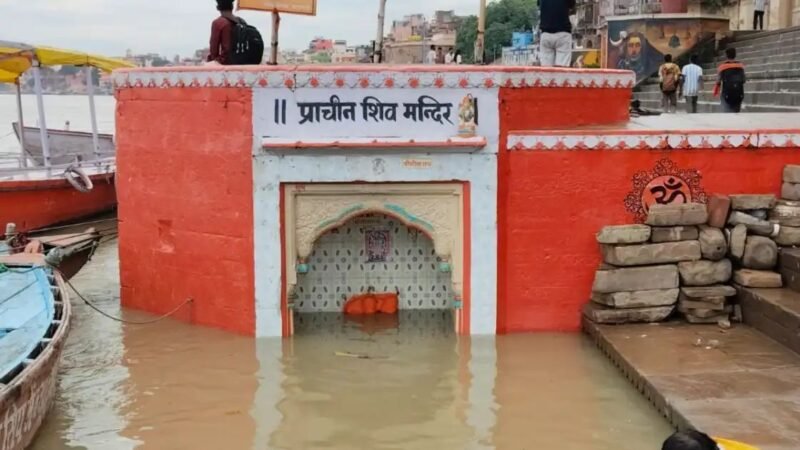 गंगा बढ़ी, घाटों पर अलर्ट