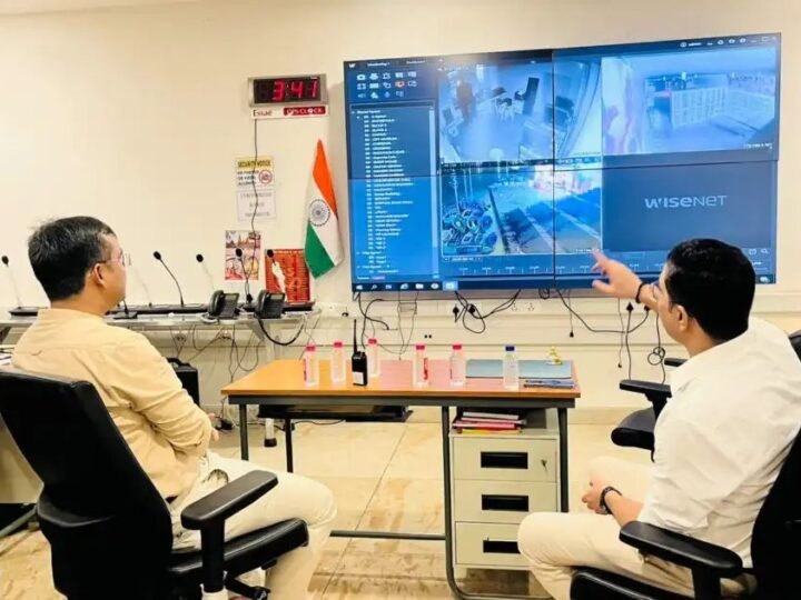 दूसरे सोमवार पर काशी में उमड़ी भीड़, डीएम ने कांवड़ियों से किया संवाद