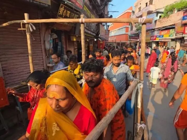 सावन शिवरात्रि पर काशी विश्वनाथ में उमड़ी भीड़, लाखों ने किया जलाभिषेक
