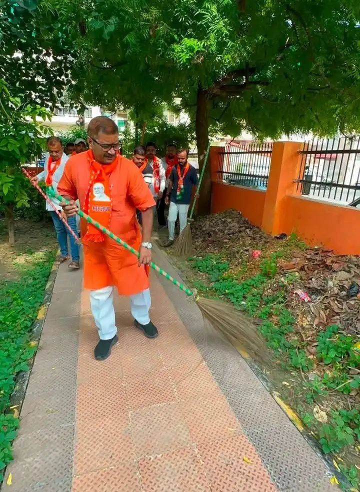 पार्कों के कार्य जल्द पूरा करने के निर्देश